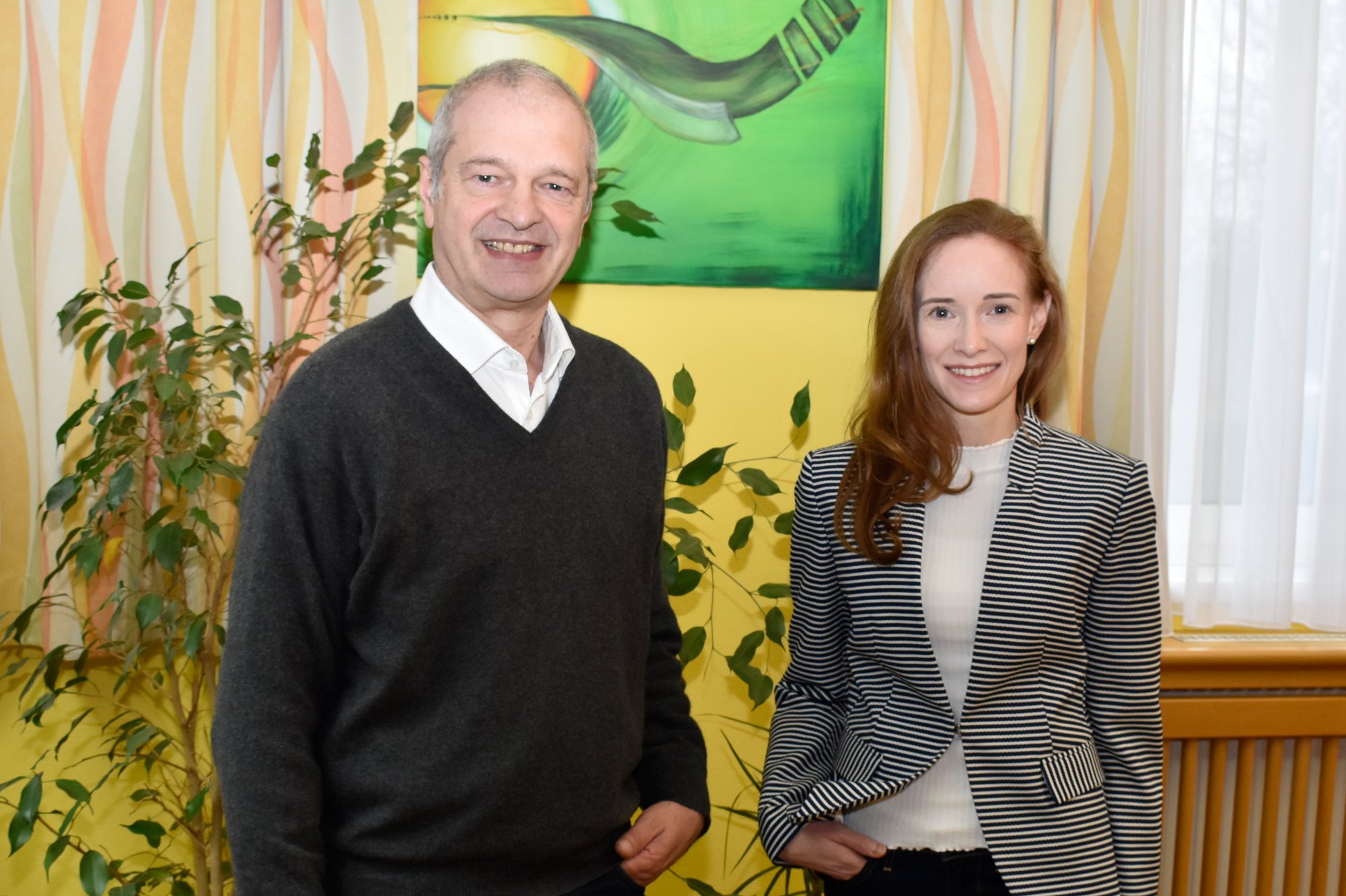 Kaufmännischer Direktor Anton Hörth begrüßte die neue IT-Projektleitung Cornelia Sramek