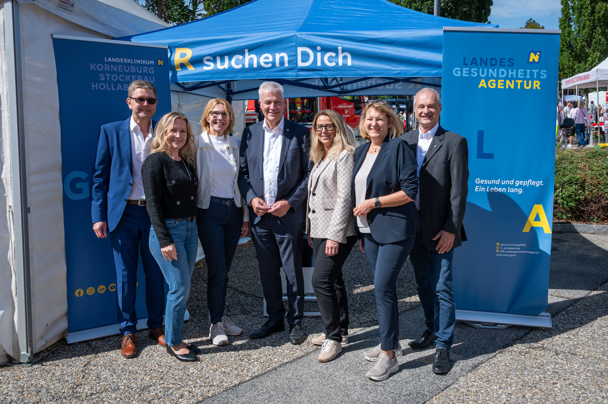 Die Klinikleitung mit Geschäftsführung, Landesrat Kasser, Bürgermeisterin Völkl und Kiwanis-Präsident Valsky beim Infopoint