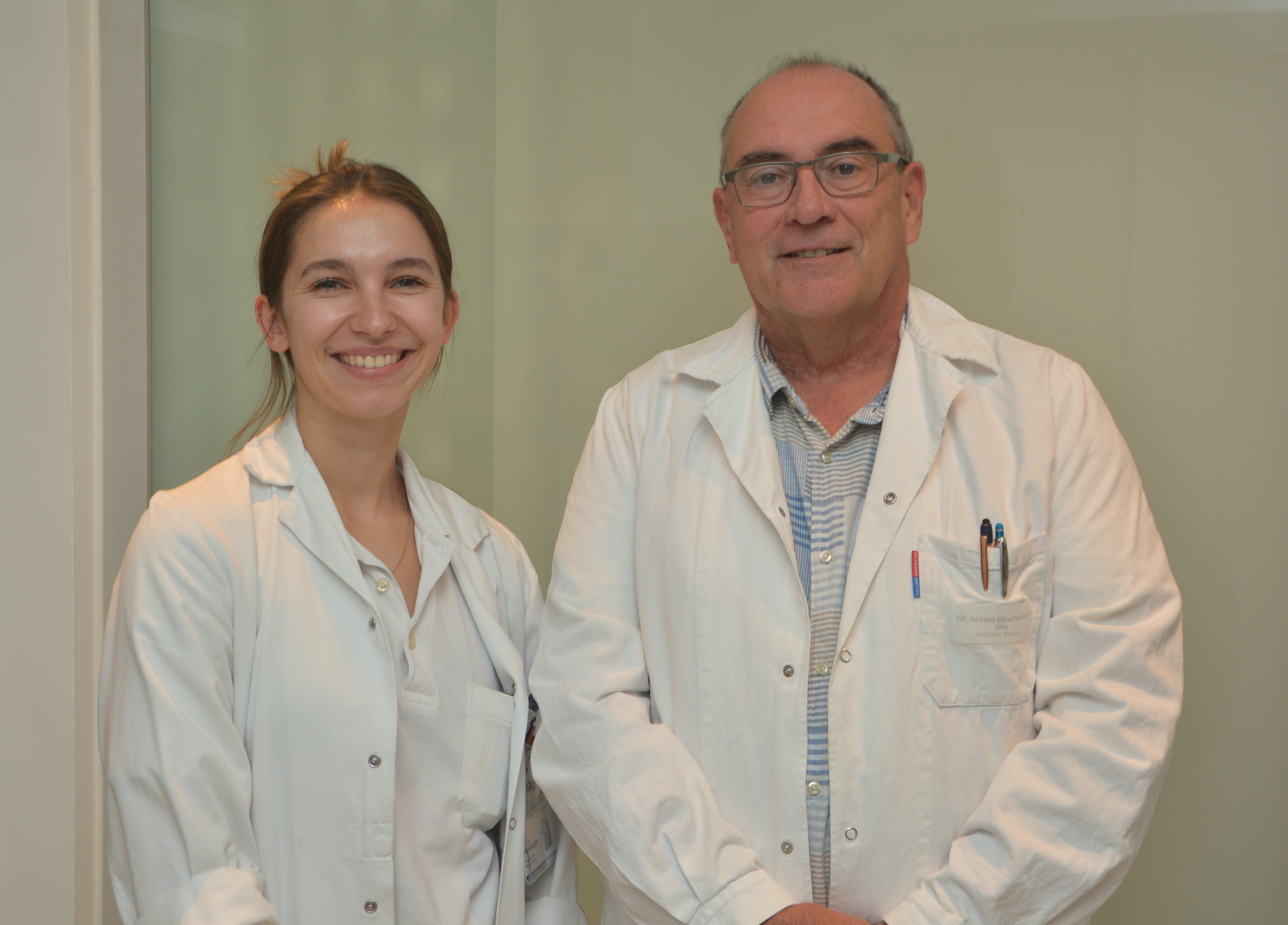 Dr. Nina Reinsperger und Ärztlicher Direktor Dr. Rainer Ernstberger